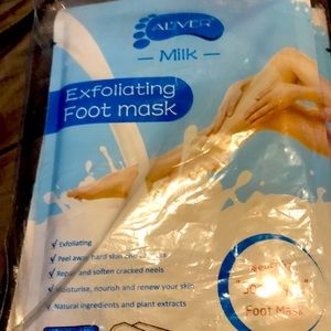 Exfoliating foot mask